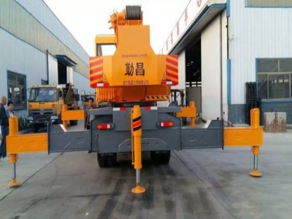 婺曲阜市吊车租赁电话_吊车出现缓冲失灵怎么办