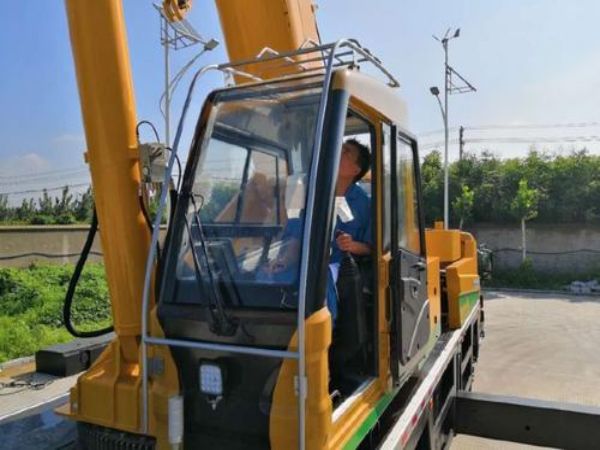 曲阜市吊车租赁电话_吊车出租公司建议广大驾驶员要减少怠速行